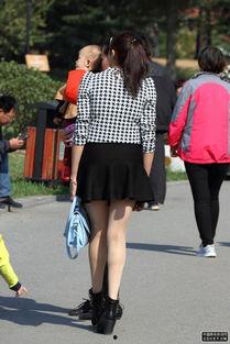 干丝袜短裙同学母亲,一位母亲对女儿时尚教育的独特见解