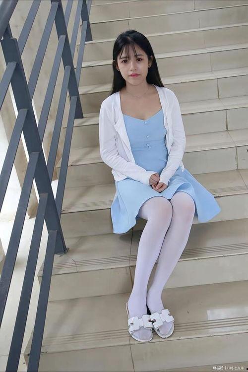 内媚妈妈的丝袜,内媚妈妈的性感诱惑之旅