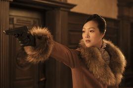 红色通道何杜娟丝袜,红色通道下的何杜娟丝袜风情