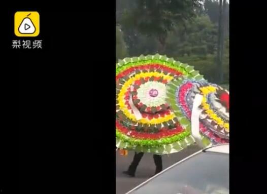 做花圈视频,一花一世界，一环一哀思